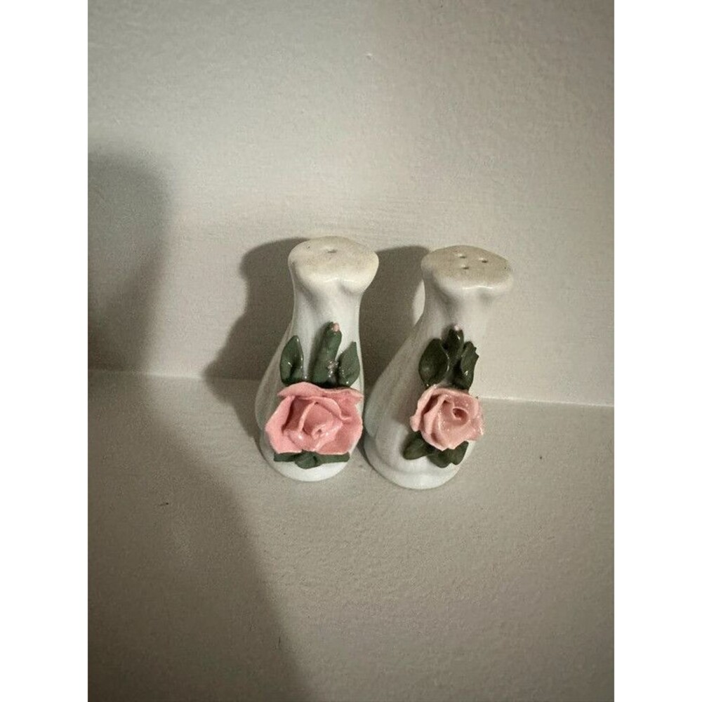 Rose salt and pepper shakers